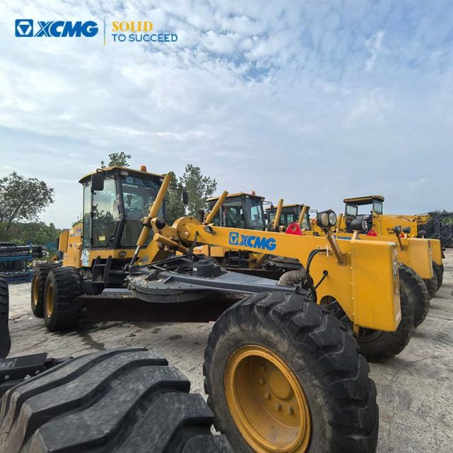 XCMG Official Used Year 2020 GR2153 220HP mini tractor road wheel motor grader price